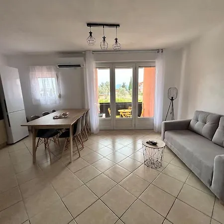 T3 6 Personnes Avec Terrasse, Wifi, Climatisation *