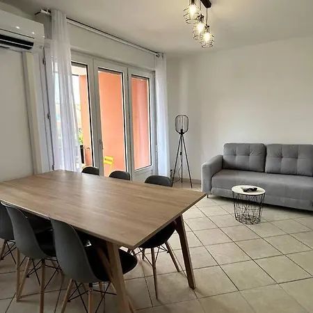 T3 6 Personnes Avec Terrasse, Wifi, Climatisation דירה