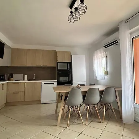 T3 6 Personnes Avec Terrasse, Wifi, Climatisation