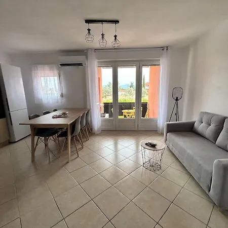 T3 6 Personnes Avec Terrasse, Wifi, Climatisation דירה *