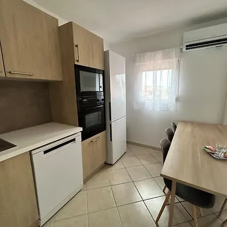 T3 6 Personnes Avec Terrasse, Wifi, Climatisation דירה